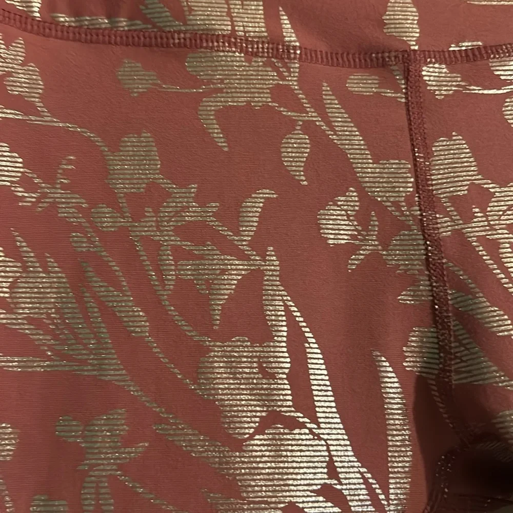 17- NWOT Fabletics High Waist PowerHold Rose Gold Floral Foil Print Leggings XS - Picture 3 of 4